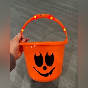 Bucket with light up handle